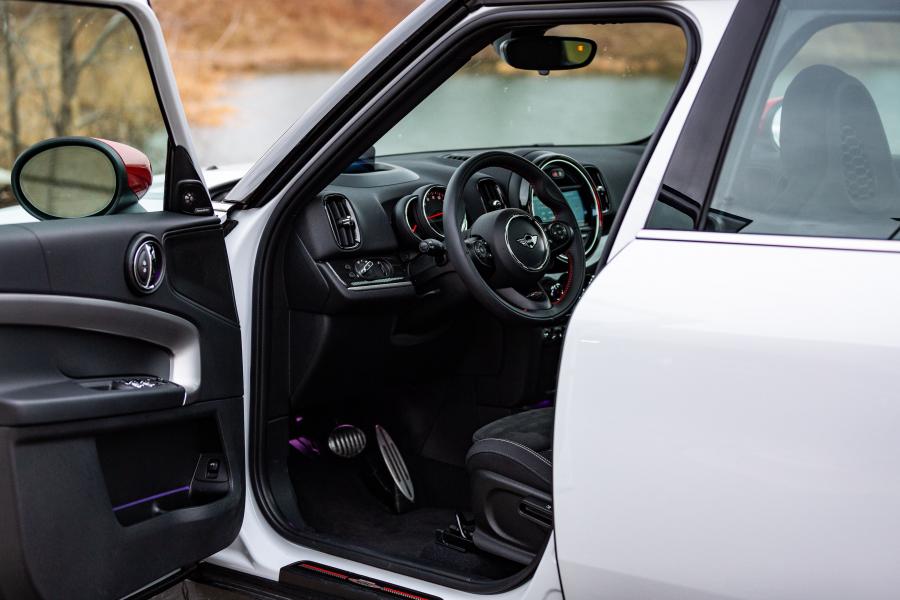 Интерьер Mini John Cooper Works Countryman (F60) 2017 года  (NA) (фото 33 из 40)
